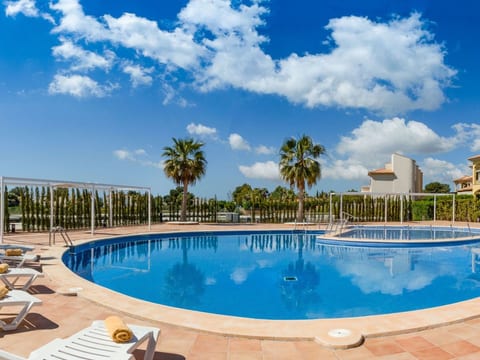 Modernes Apartment mit Gemeinschaftspool