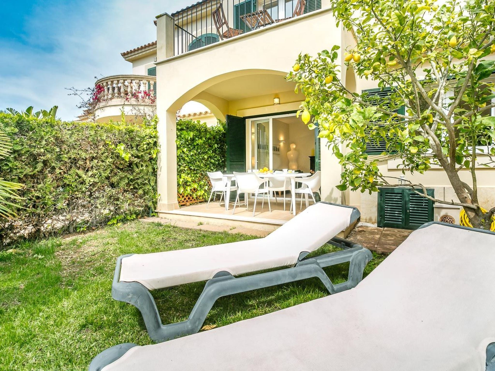 Mediterranes Ferienhaus mit offener Terrasse