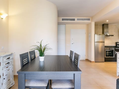 Wohnung mit gemeinsamem Pool, Grill und Meerblick
