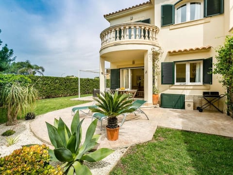 Schönes Ferienhaus in Urbanització El Paraíso