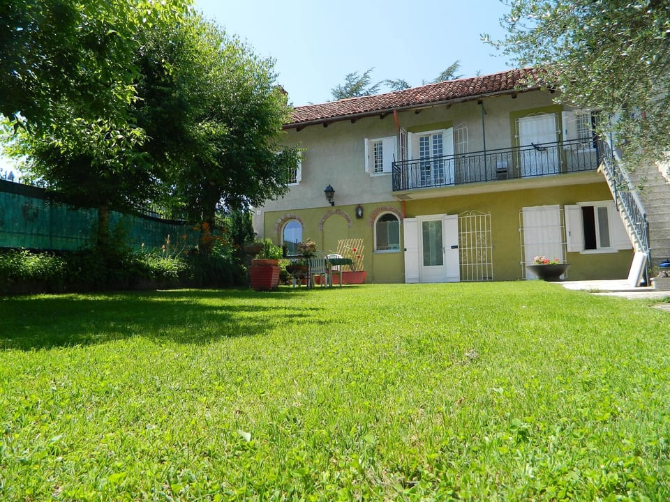 Haus Badinot mit privatem Garten und Grill - Diano d'Alba