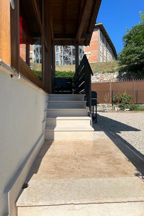 mit Terrasse