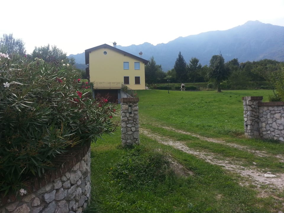 Appartement de vacances confortable à Seghe avec barbecue et jardin - Velo d'Astico