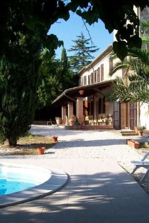 Wohnung mit Gemeinschaftsgarten und Pool