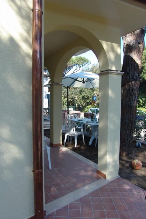 Blaue Wohnung mit Terrasse