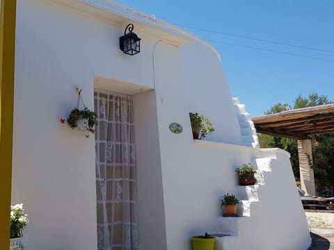 Picoco' Trullo mit privatem Garten und Grill