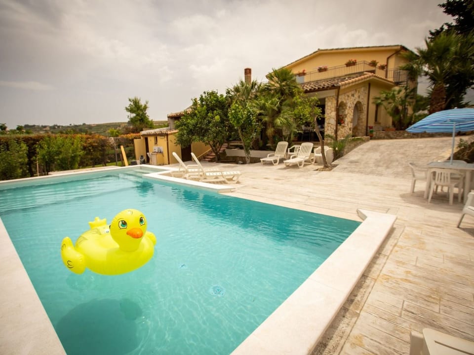 Guidaloca mit Infinity-Pool - Castellammare del Golfo