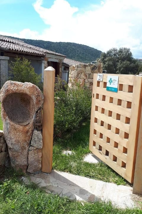 Haus 1 Kilometer vom Strand von Porto Ainu entfe
