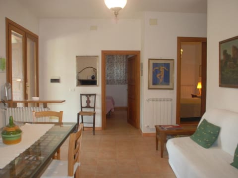 Unabhaengige Wohnung in Amelia mit Grill und Gar