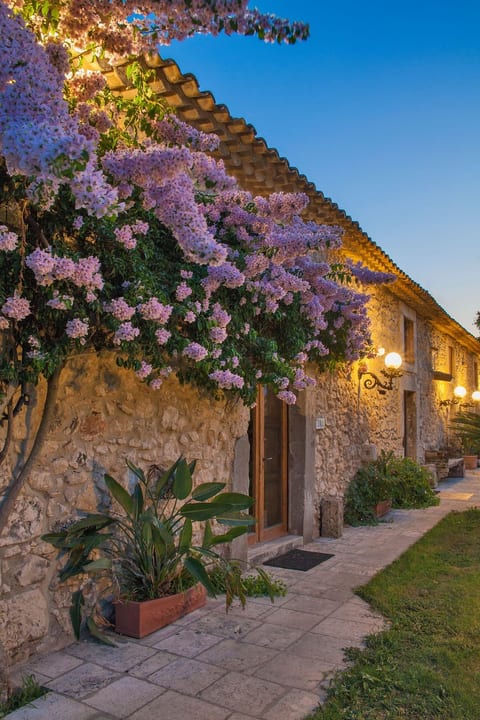 Villa dei Papiri - Mini-Doppelwohnung auf zwei Ebenen mit Küche und eigenem Gar