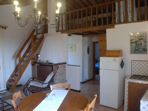 Unabhaengige Wohnung in Amelia mit Grill und Gar