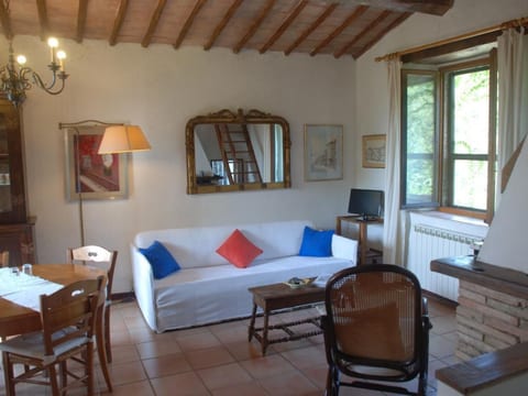 Unabhaengige Wohnung in Amelia mit Grill und Gar