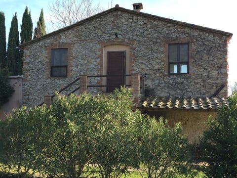 Unabhaengige Wohnung in Amelia mit Grill und Gar