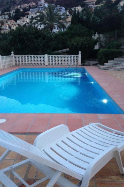mit privatem Pool und Meerblick