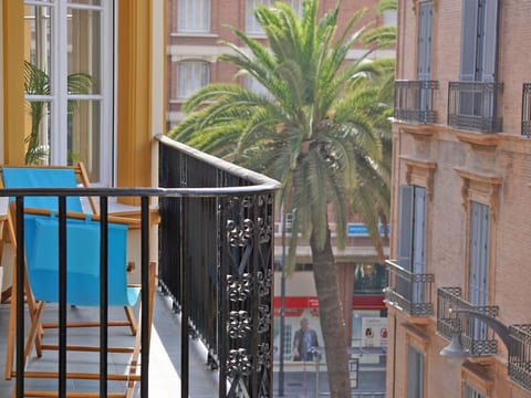 mit Balkon