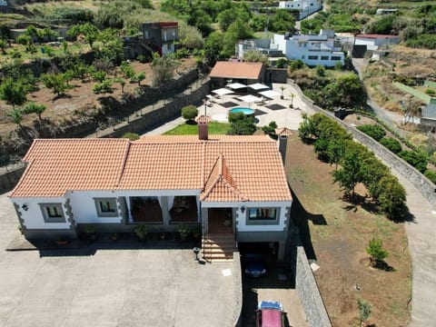 Villa Lucas mit Gartenterrasse und Schwimmbad