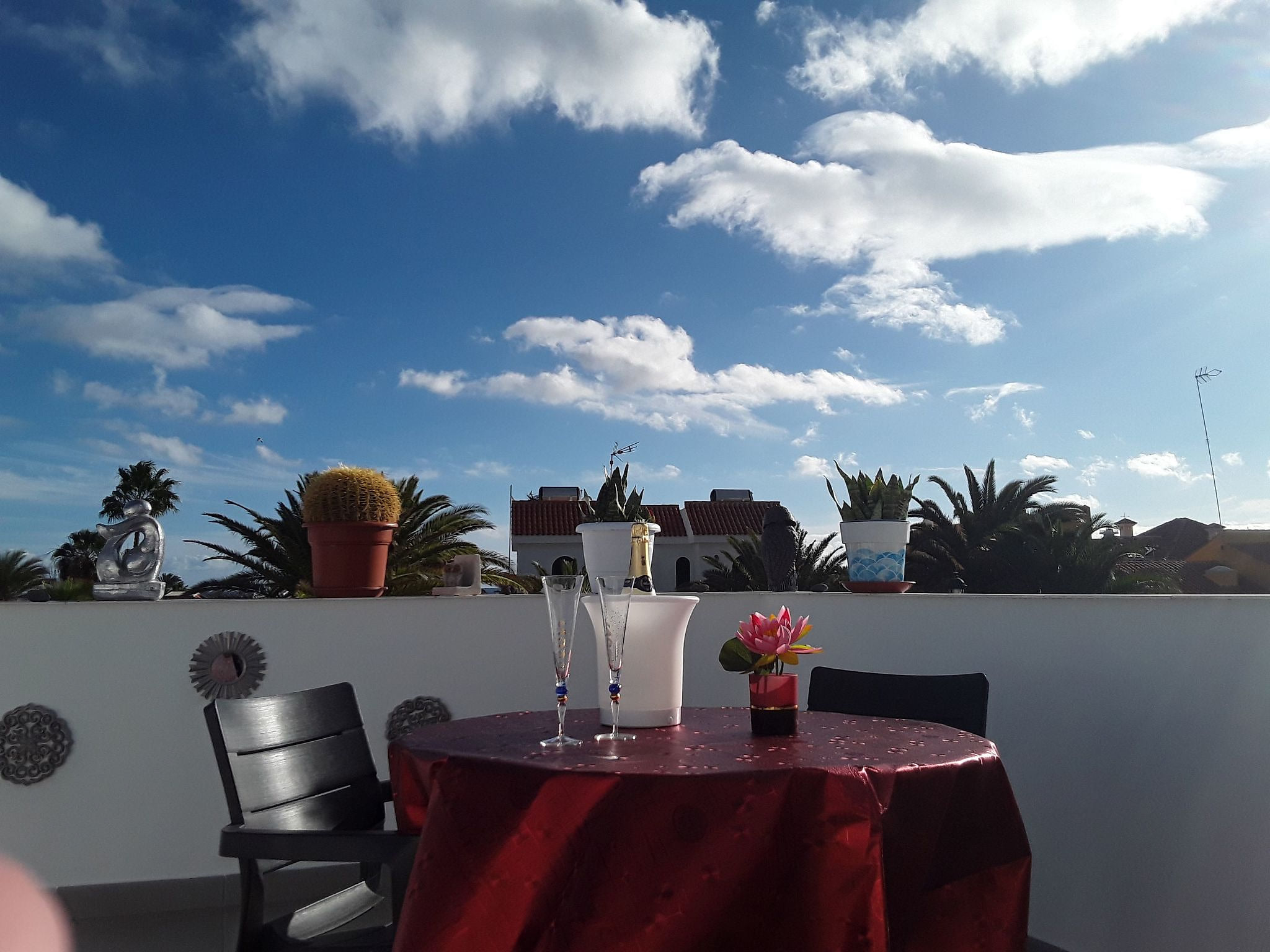 Sonniges Ferienhaus mit Grill, Garten und Pool