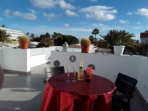 Sonniges Ferienhaus mit Grill, Garten und Pool