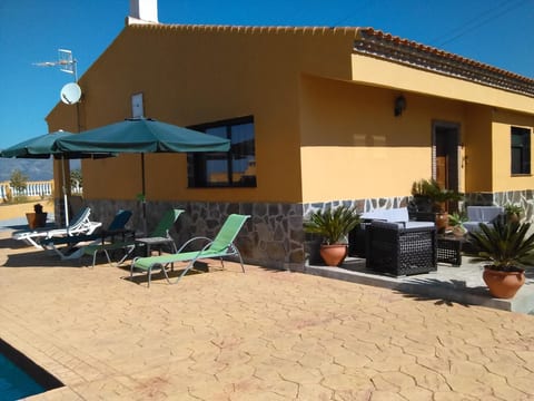 "Villa Calena" mit Garten