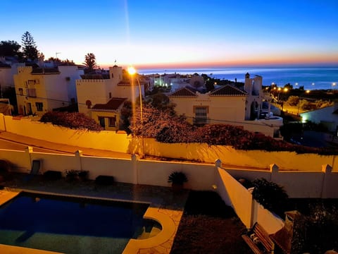 Schöne Villa mit Meerblick, großem Pool und Jacuzzi in Maro - Costa del Sol