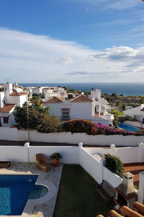 Schöne Villa mit Meerblick, großem Pool und Jacuzzi in Maro - Costa del Sol
