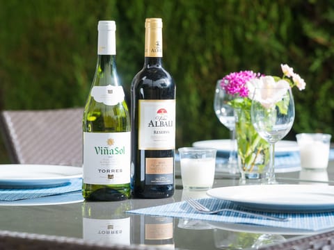 mit Garten, Grill und Terrasse