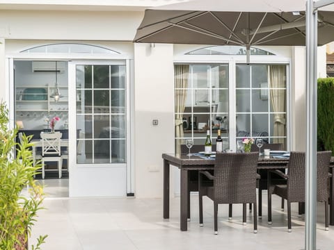 mit Garten, Grill und Terrasse