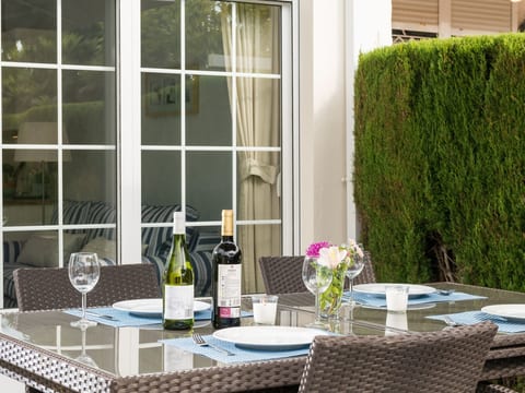 mit Garten, Grill und Terrasse