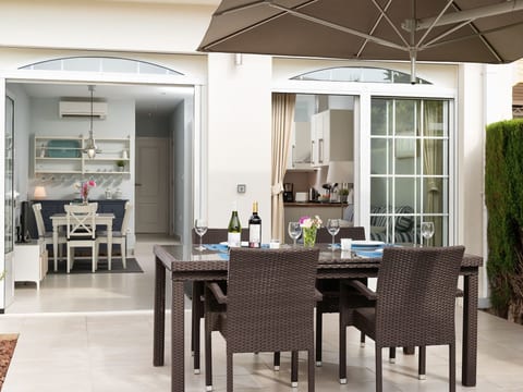 mit Garten, Grill und Terrasse