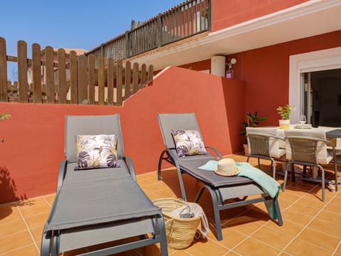 Private Terrasse, Schwimmbad, Parkplatz, Wi-Fi,