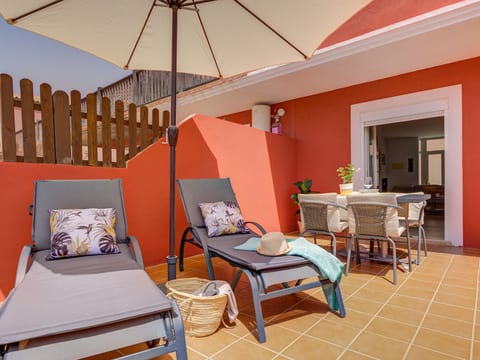 Private Terrasse, Schwimmbad, Parkplatz, Wi-Fi,