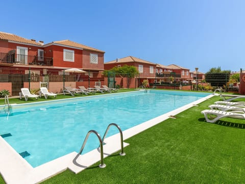 Private Terrasse, Schwimmbad, Parkplatz, Wi-Fi,