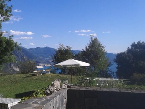 in Panoramalage in Solto Collina