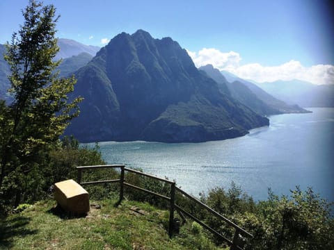in Panoramalage in Solto Collina
