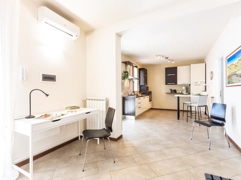 Wohnung mit separatem Eingang und kleinem privaten Innenhof.