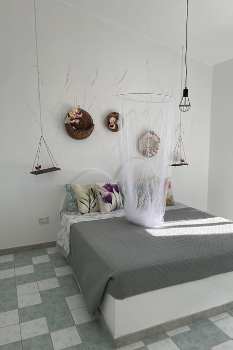 Haus in La Caletta mit Garten und Grill