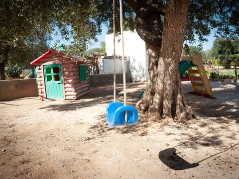 Bauernhof mit Schwimmbad und Babypark Brindisi am Meer