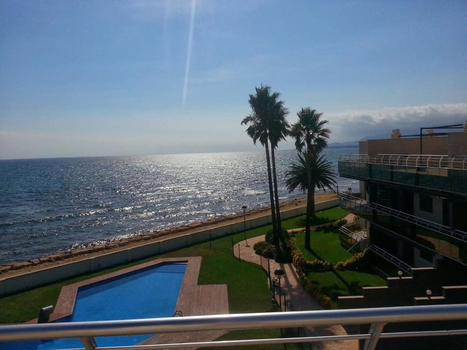 LUXUS APPARTMENT MIT MEERSICHT AUS DER TERRASSE - Miami Platja