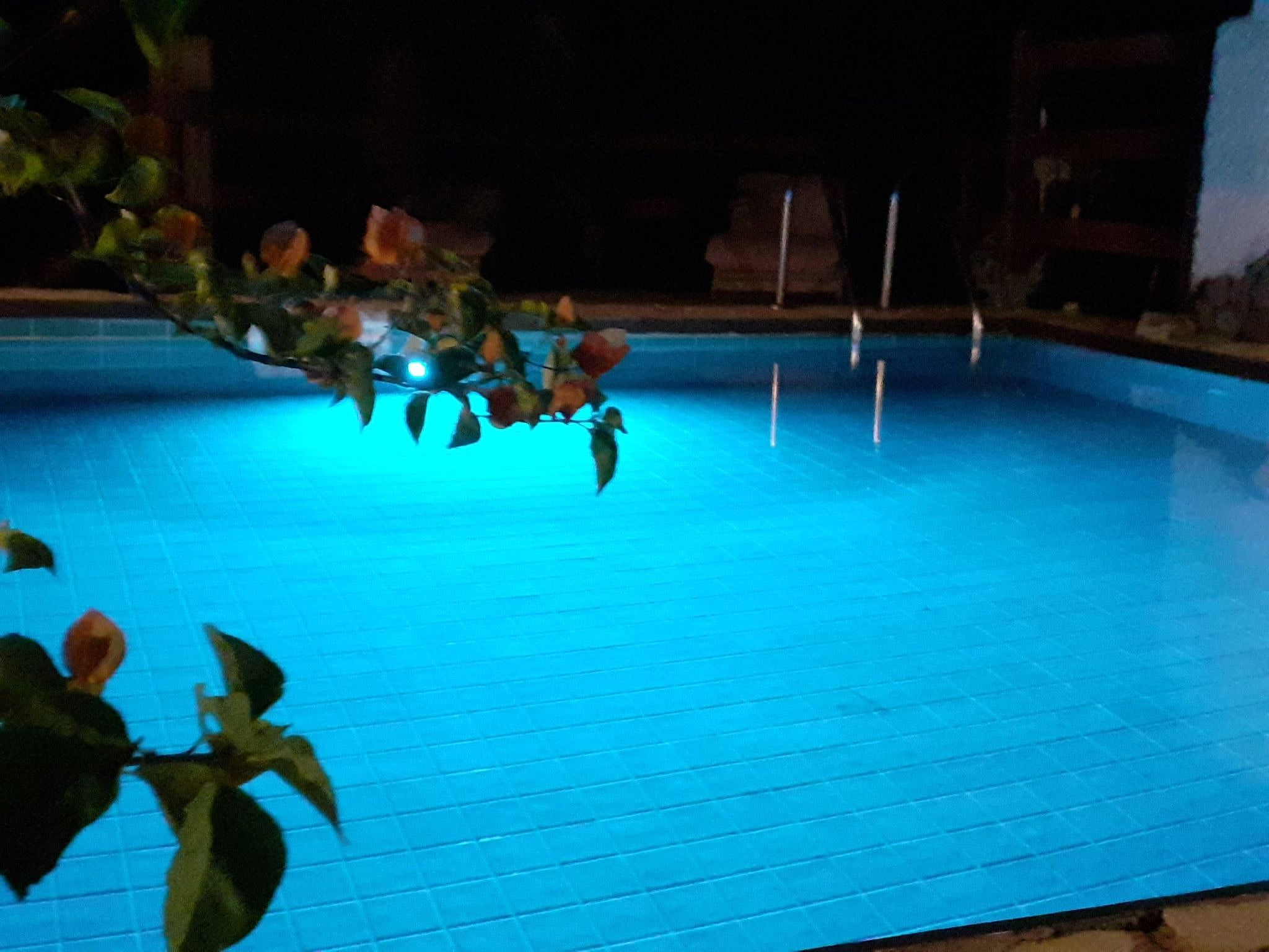 Rustikale Villa mit Steinpool