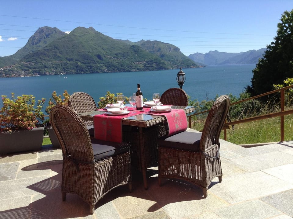 con terraza y maravillosas vistas al lago y a las montañas - Province of Como