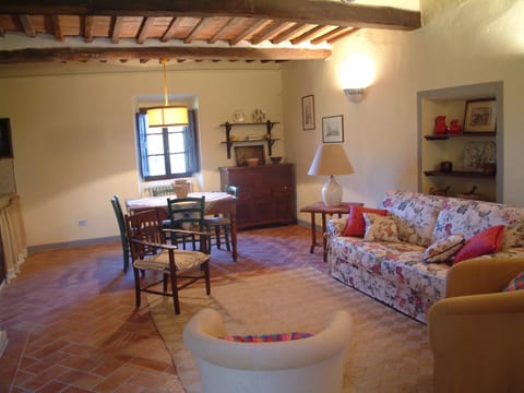 Villa 'Cimpoli casa' mit Garten und Grill