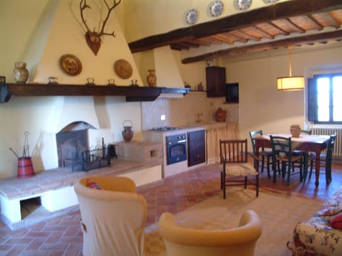 Villa 'Cimpoli casa' mit Garten und Grill