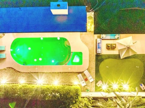 Swimming Pool, Spa, Sitting area & Putting greens