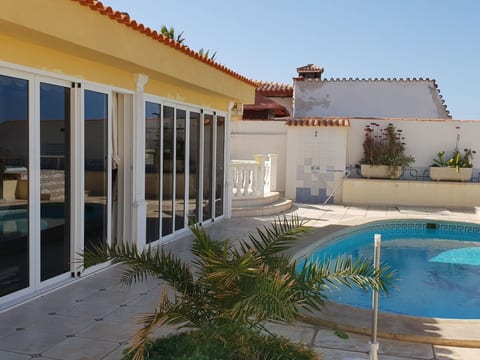Bungalow direkt am Meer