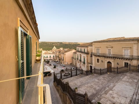 Großes Appartement in Ragusa mit Kleinem Balkon