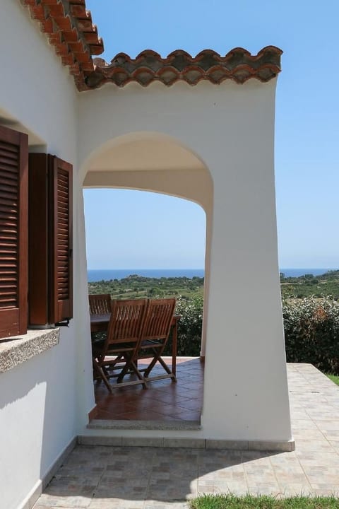 Villa mit gemeinsamem Pool und Meerblick