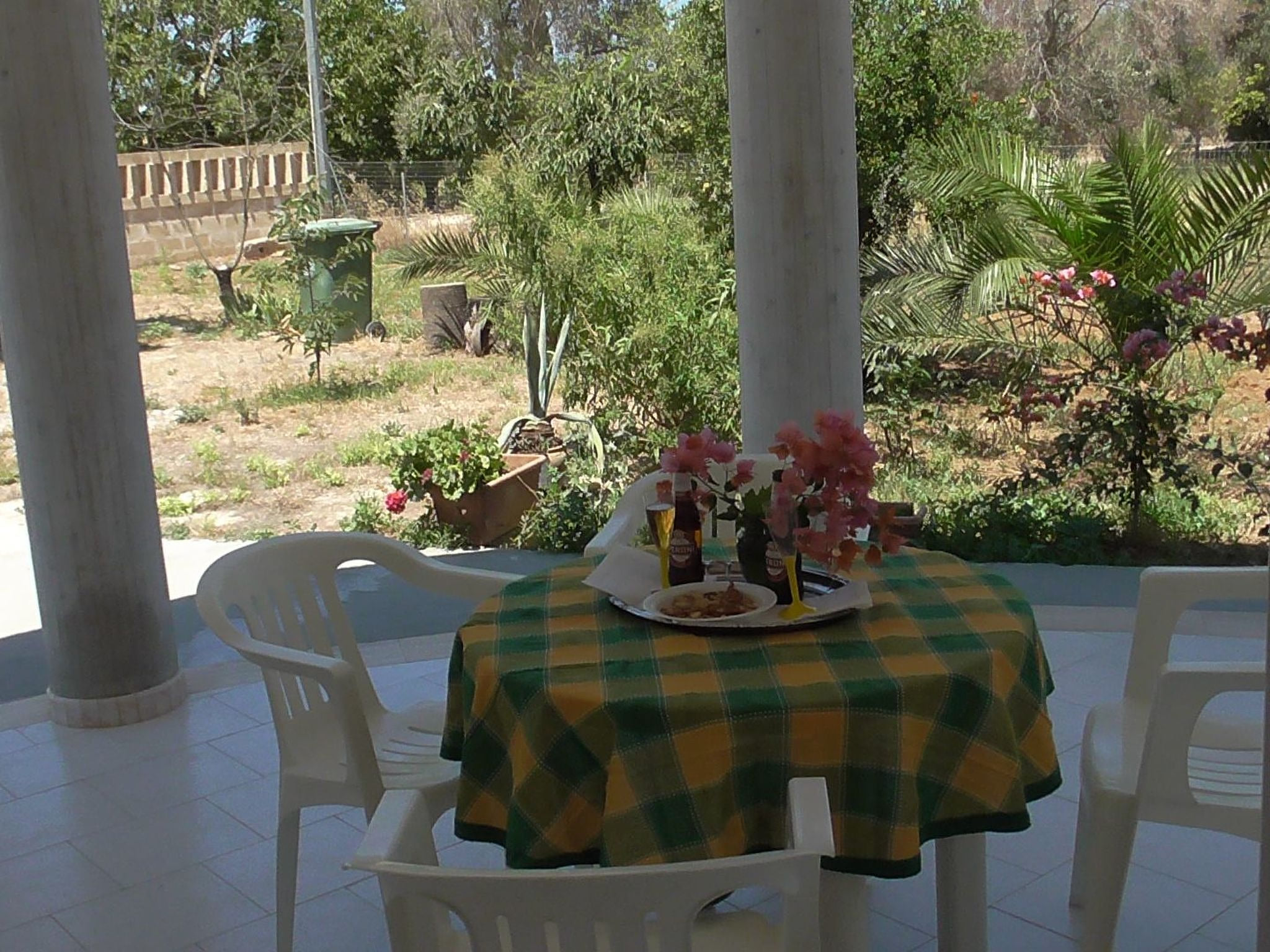 Kleine Villa mit geschlossenem Garten in Parabita