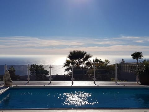 Luxusvilla mit fantastischem Meerblick