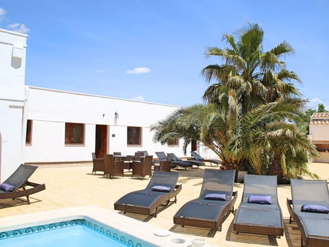 Schönes Haus in Villena mit fabelhaftem Pool
