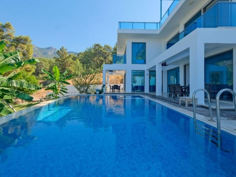 Villa mit unfassbarem Meerblick